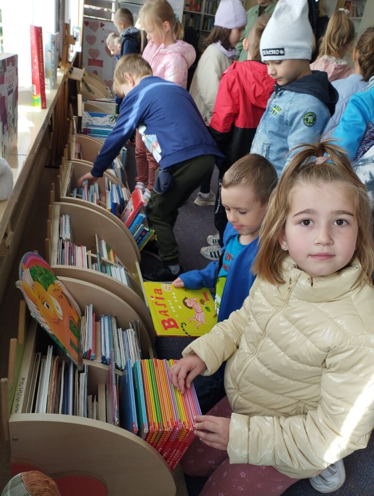 Wizyta w Bibliotece - ''Muminki'' grupa ''Pszczółki''