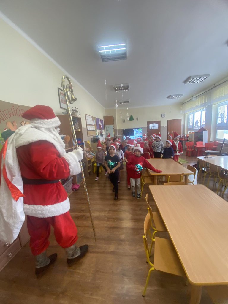 Wizyta Świętego Mikołaja grupa ''Wiewiórki''