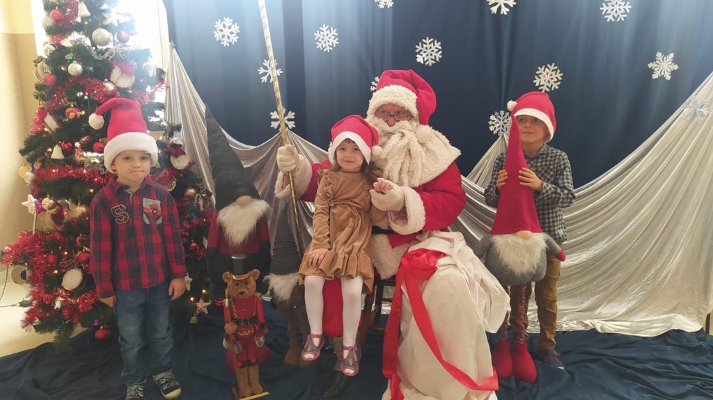 Wizyta Świętego Mikołaja grupa ''Motylki''