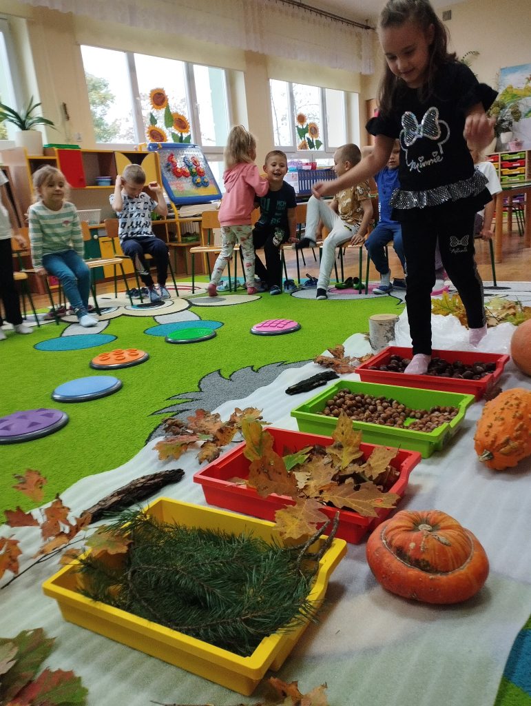 OGÓLNOPOLSKI PROJEKT EDUKACYJNY ,,SENSORYCZNY KOGEL- MOGEL" - ,,DZIEŃ BEZ SKARPETEK"