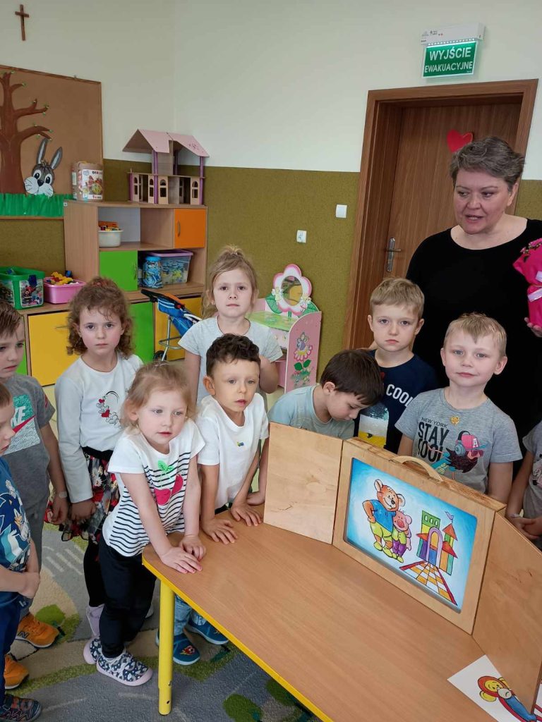 WIZYTA PANI AGNIESZKI Z PEDAGOGICZNEJ BIBLIOTEKI WOJEWÓDZKIEJ FILIA W BUSKU-ZDROJU