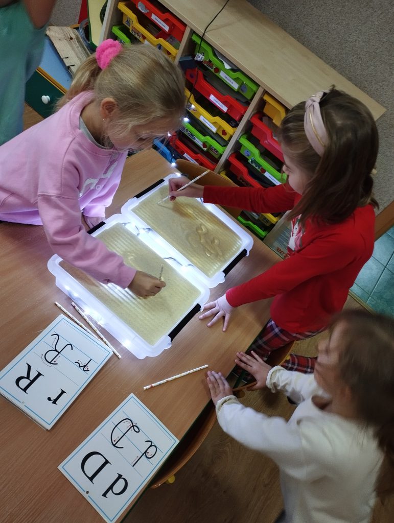 OGÓLNOPOLSKI PROJEKT EDUKACYJNY ,,SENSORYCZNY KOGEL-MOGEL” - ,,DZIEŃ SŁOMKI DO PICIA"