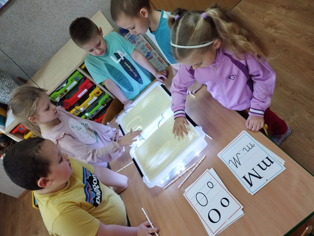 OGÓLNOPOLSKI PROJEKT EDUKACYJNY ,,SENSORYCZNY KOGEL-MOGEL” - ,,DZIEŃ SŁOMKI DO PICIA"