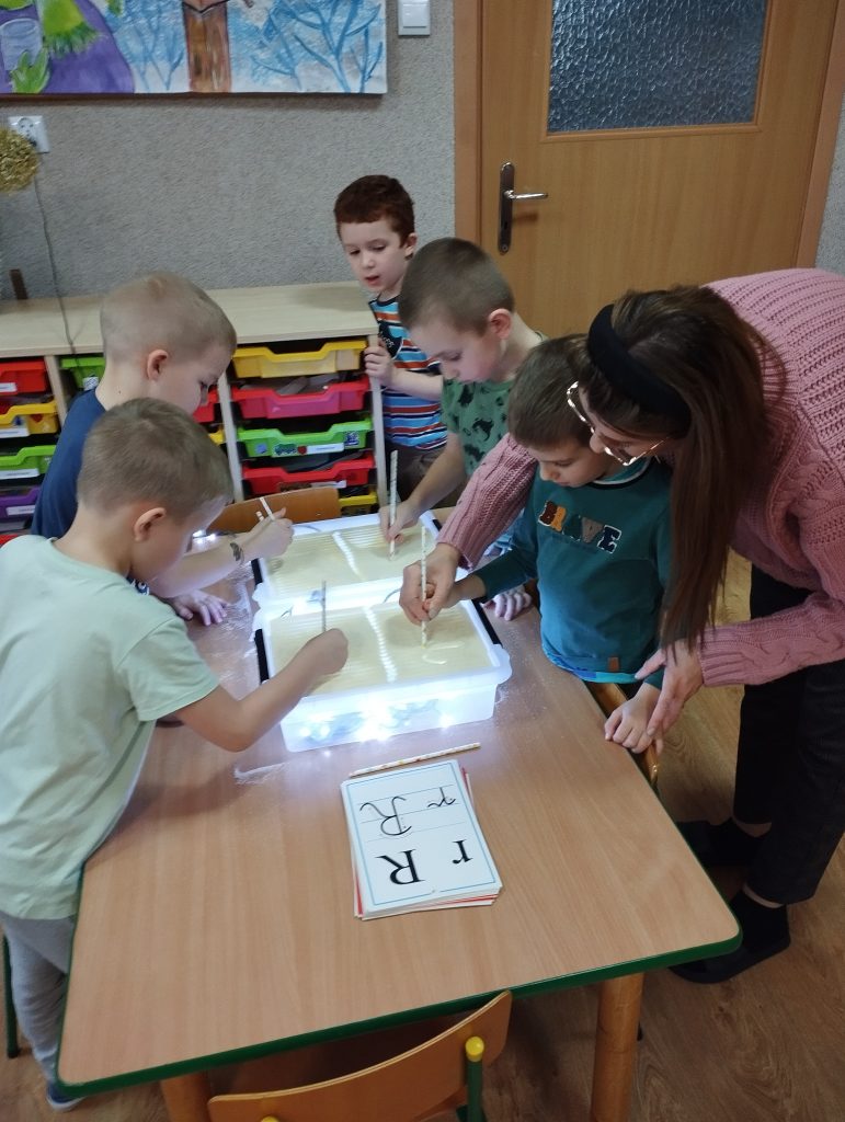 OGÓLNOPOLSKI PROJEKT EDUKACYJNY ,,SENSORYCZNY KOGEL-MOGEL” - ,,DZIEŃ SŁOMKI DO PICIA"