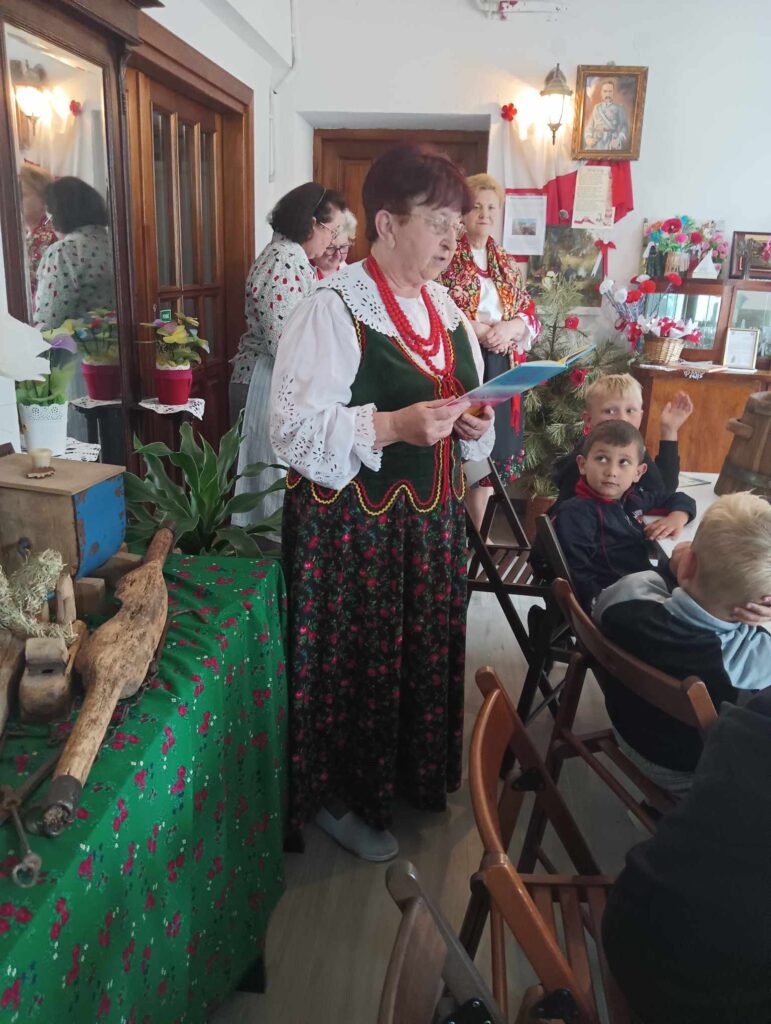 Wycieczka Papużek - Chata Bogucka w Bogucicach