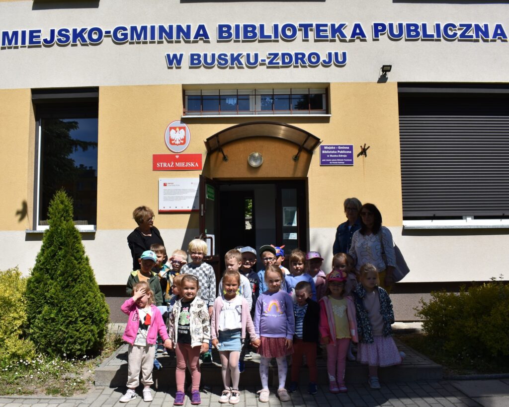Sówki na spektaklu ,,Alladyn" w ramach obchodów Tygodnia Bibliotek 2024