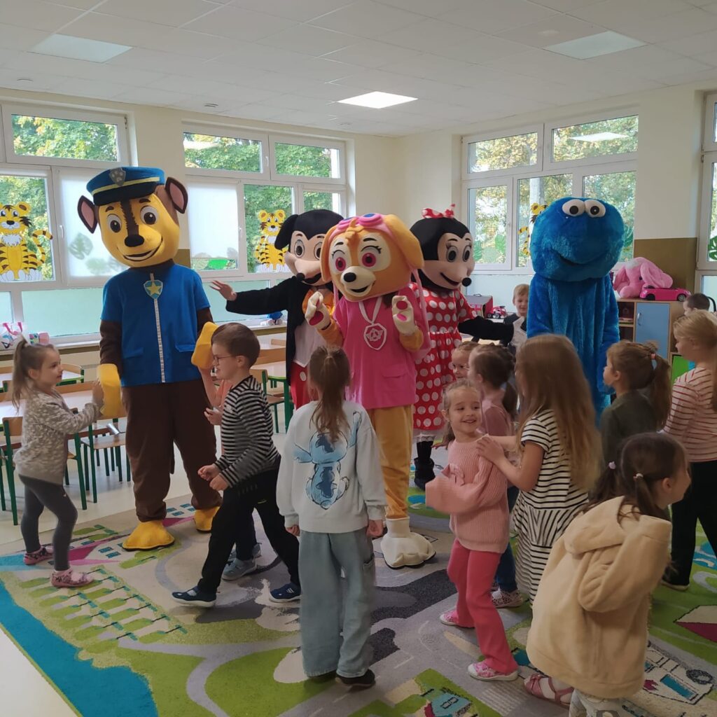 Spotkanie z postaciami z kreskówek grupa ''Tygryski''