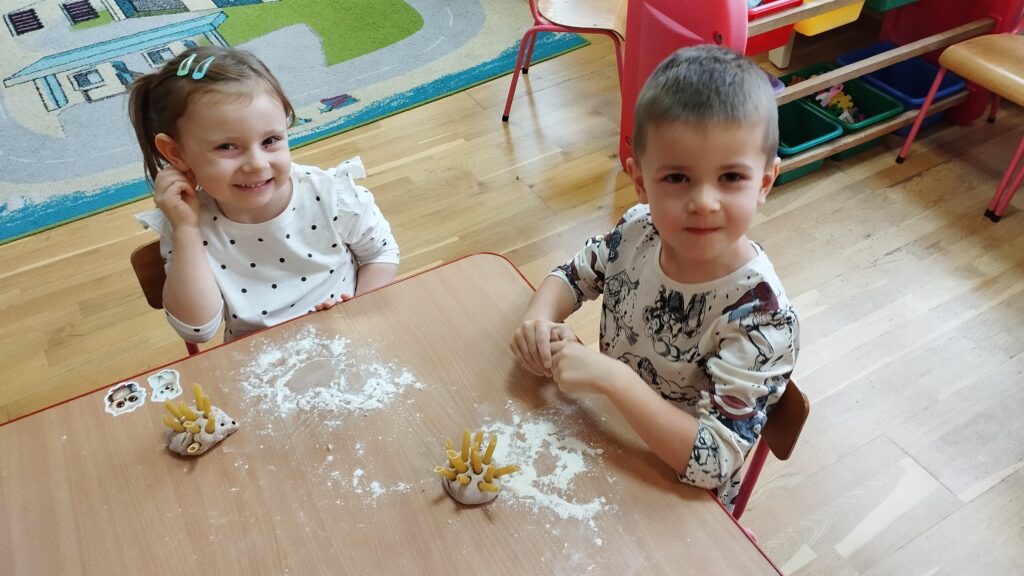 OGÓLNOPOLSKI PROJEKT EDUKACYJNY ,,SENSORYCZNA TĘCZA'' - DZIEŃ JEŻA
