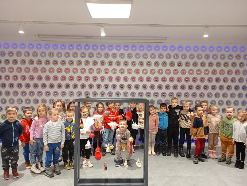 Wycieczka do ''Fabryki Bombek'' w Staszowie grupa ''Motylki''
