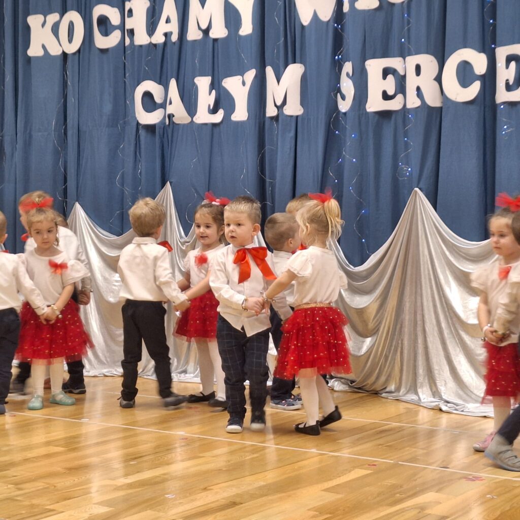 KOCHAMY WAS CAŁYM SERCEM