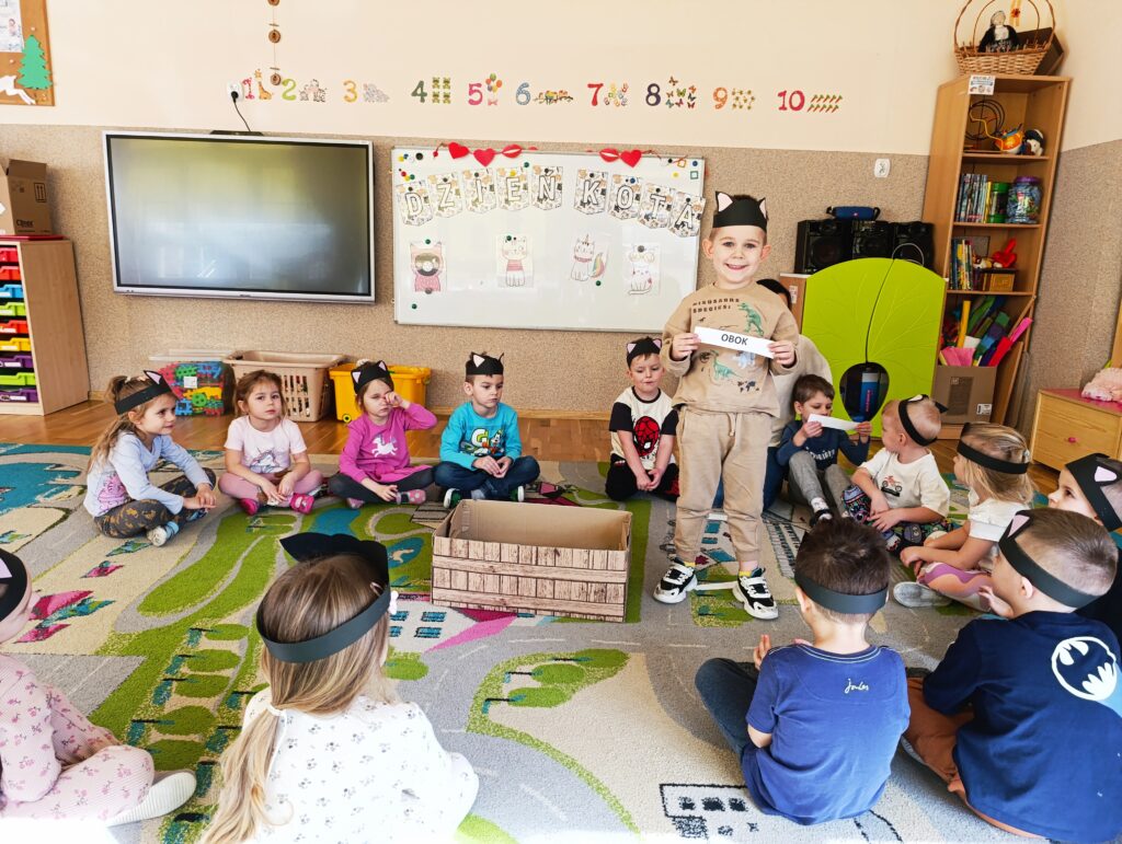 Kocie zabawy przedszkolaków, czyli wesoło obchodzimy Światowy Dzień Kota