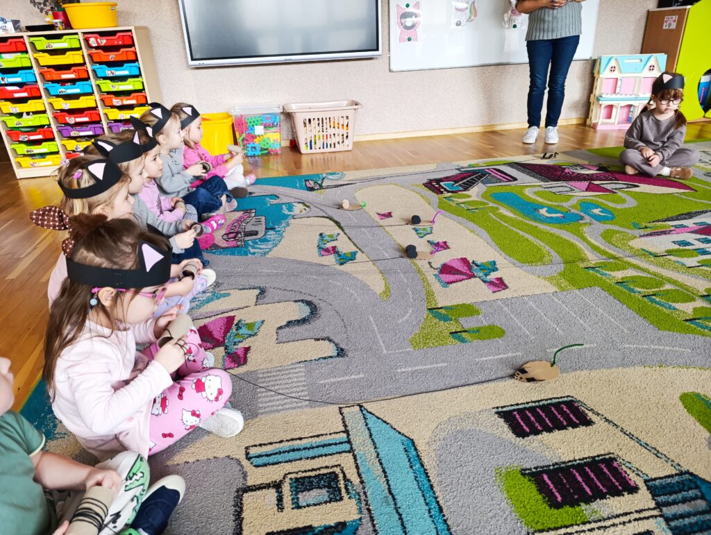 Kocie zabawy przedszkolaków, czyli wesoło obchodzimy Światowy Dzień Kota