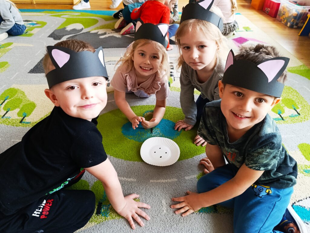 Kocie zabawy przedszkolaków, czyli wesoło obchodzimy Światowy Dzień Kota