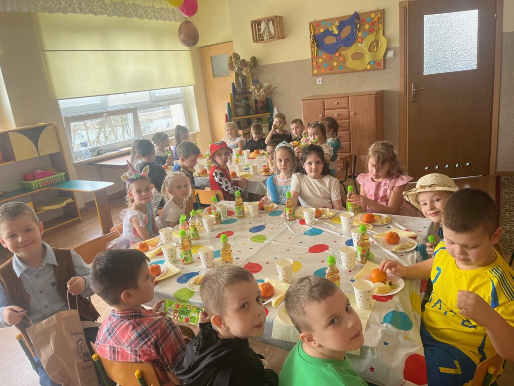 Bal karnawałowy w grupie ''Pszczółki''