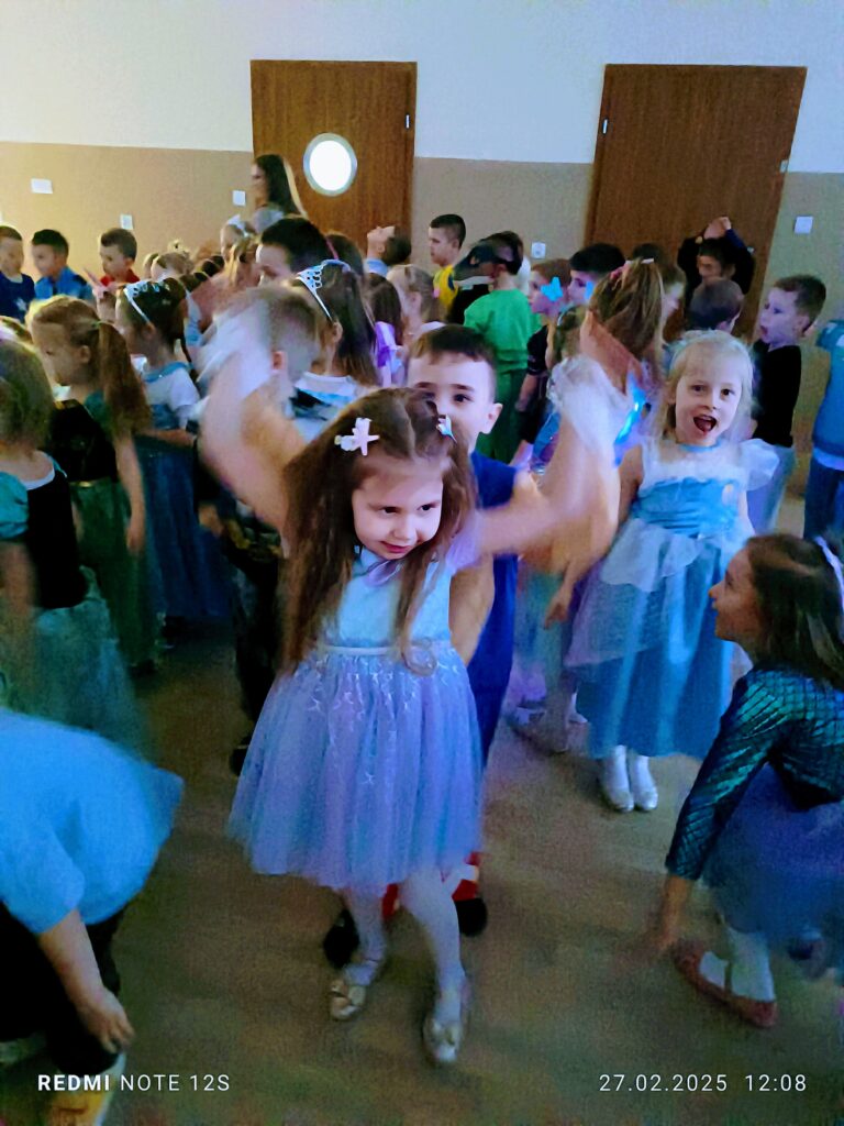Bal karnawałowy grupa ''Żyrafki''
