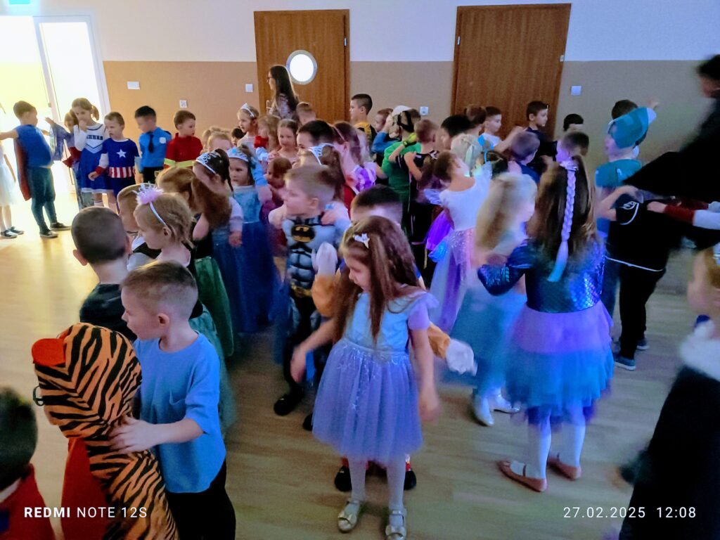 Bal karnawałowy grupa ''Żyrafki''