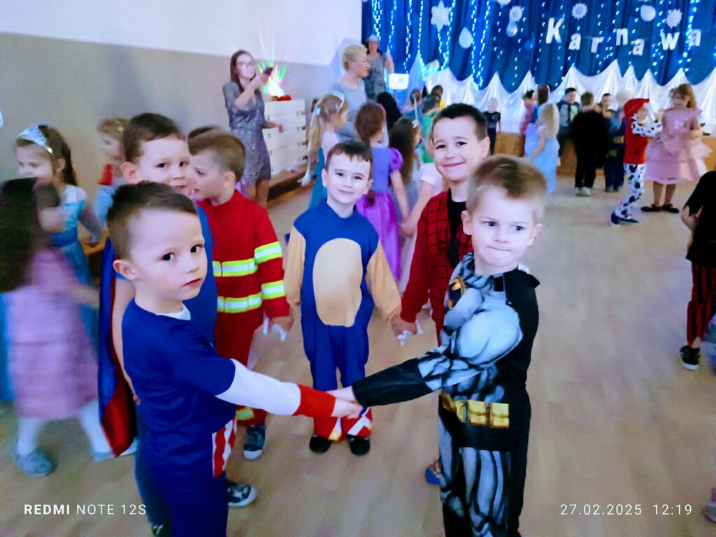 Bal karnawałowy grupa ''Żyrafki''