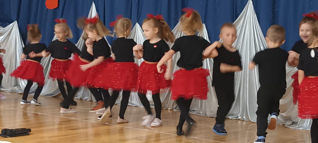 Dzień Babci i Dziadka grupa ''Papużki''