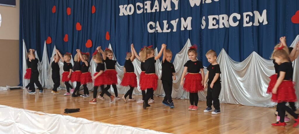 Dzień Babci i Dziadka grupa ''Papużki''