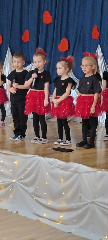 Dzień Babci i Dziadka grupa ''Papużki''
