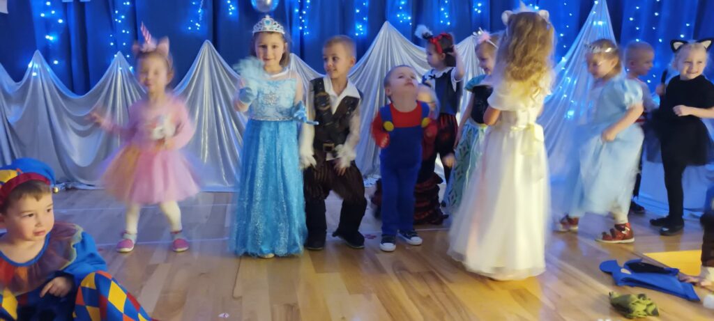 Bal Karnawałowy grupa ''Papużki''