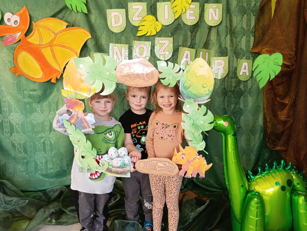 DZIEŃ DINOZAURA