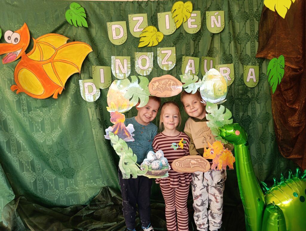 DZIEŃ DINOZAURA