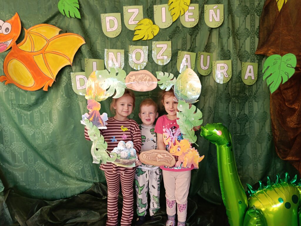 DZIEŃ DINOZAURA