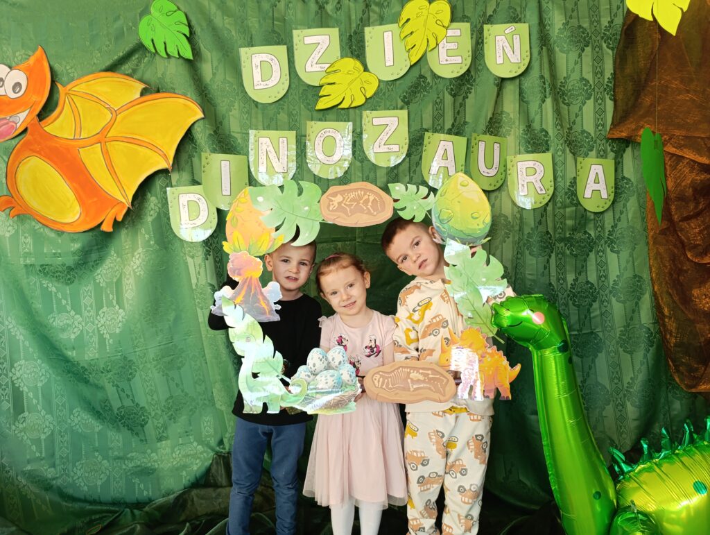 DZIEŃ DINOZAURA