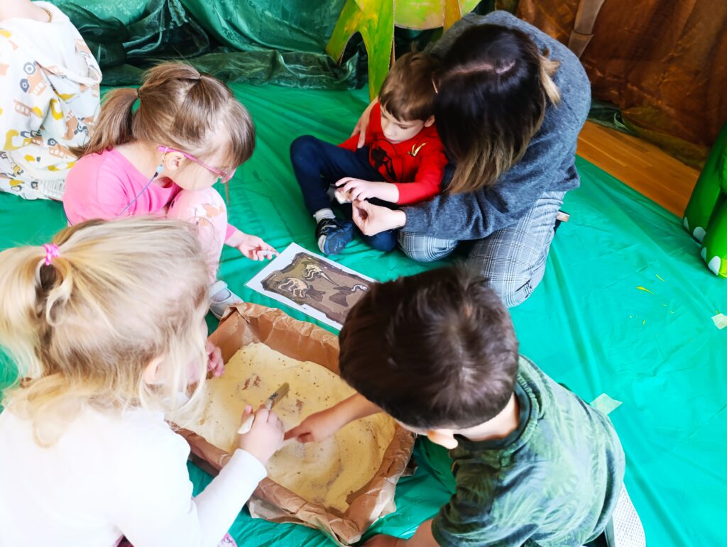 DZIEŃ DINOZAURA