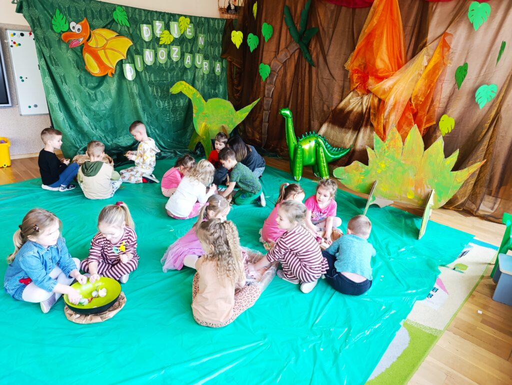 DZIEŃ DINOZAURA