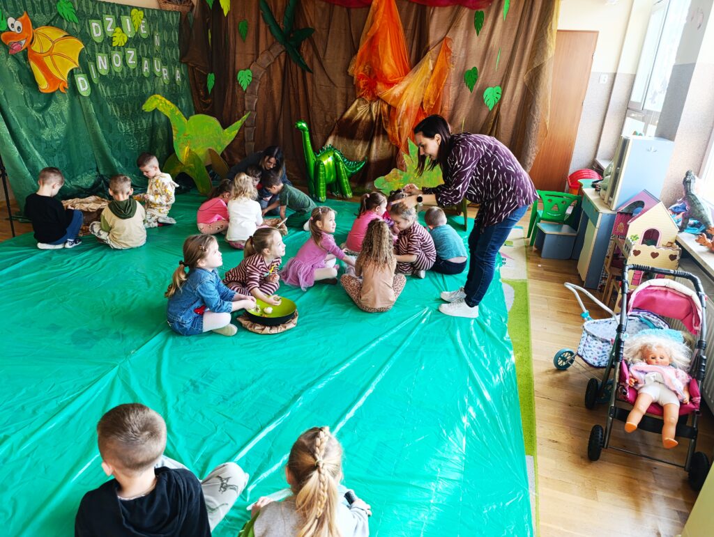 DZIEŃ DINOZAURA
