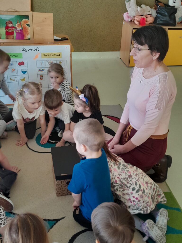 SPOTKANIE Z PANIĄ Z BIBLIOTEKI - INNOWACJA PEDAGOGICZNA W RAMACH AKCJI PROZDROWOTNEJ