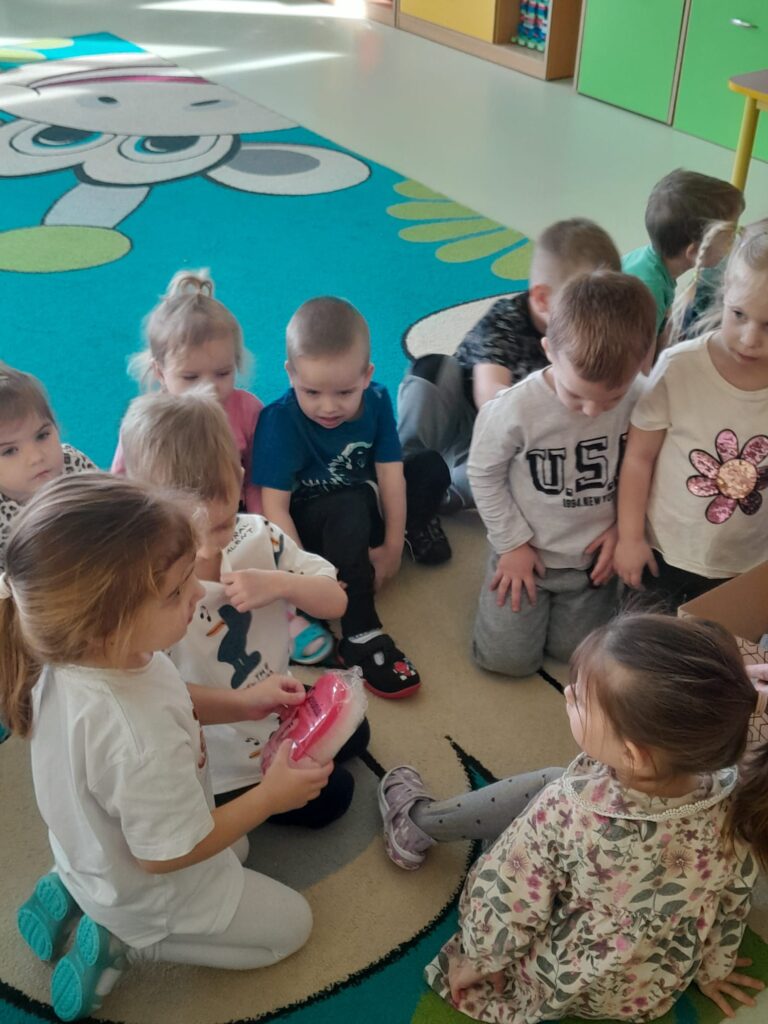 SPOTKANIE Z PANIĄ Z BIBLIOTEKI - INNOWACJA PEDAGOGICZNA W RAMACH AKCJI PROZDROWOTNEJ
