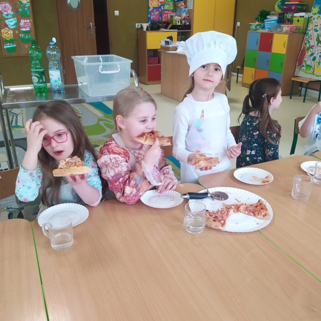 Niespodzianka z okazji Dnia Kobiet grupa ''Tygryski''