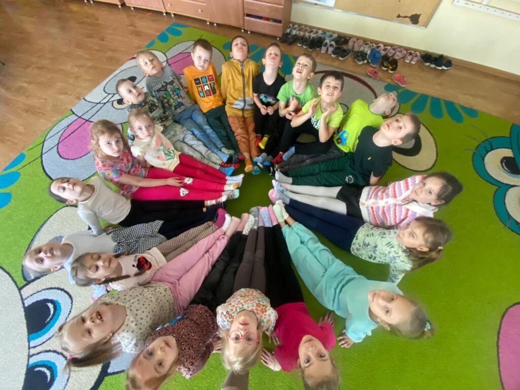 Dzień kolorowej skarpetki w grupie ''Pszczółki''