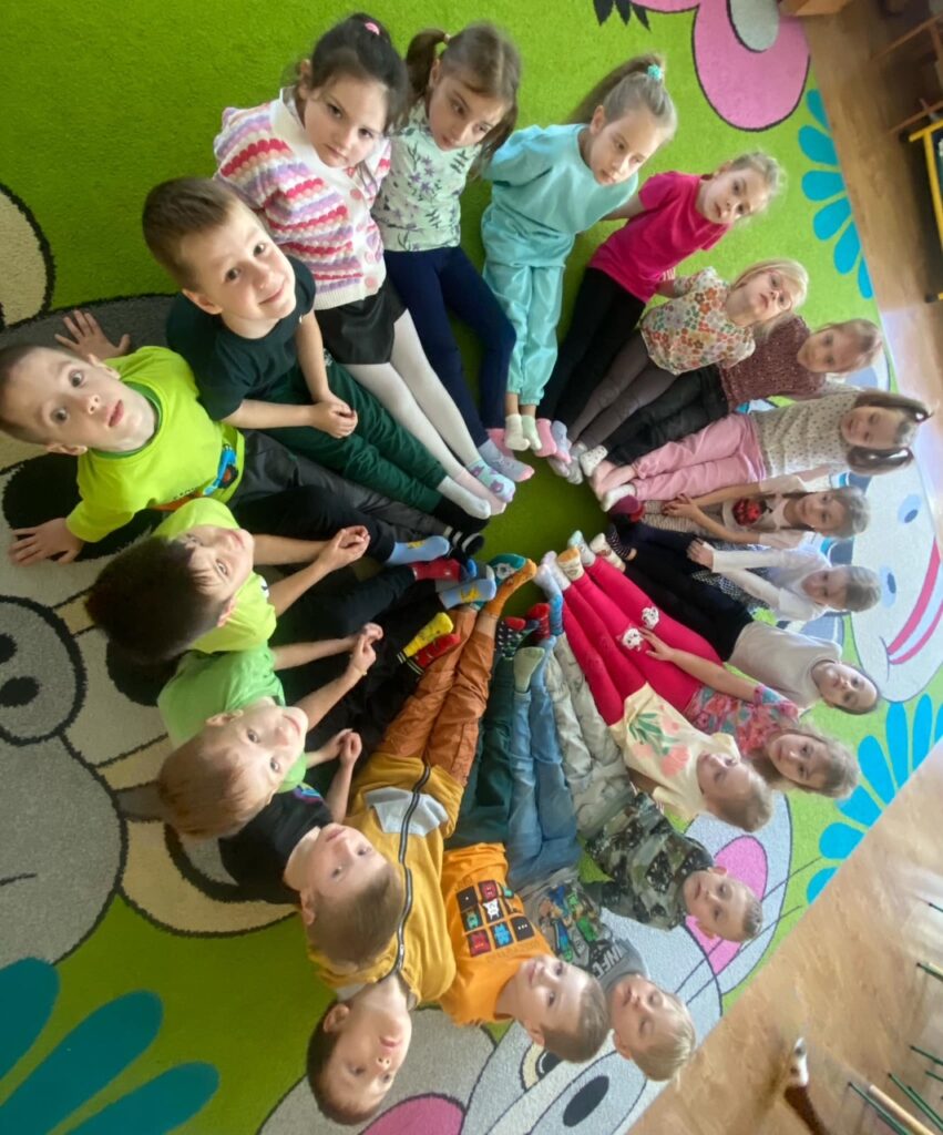 Dzień kolorowej skarpetki w grupie ''Pszczółki''