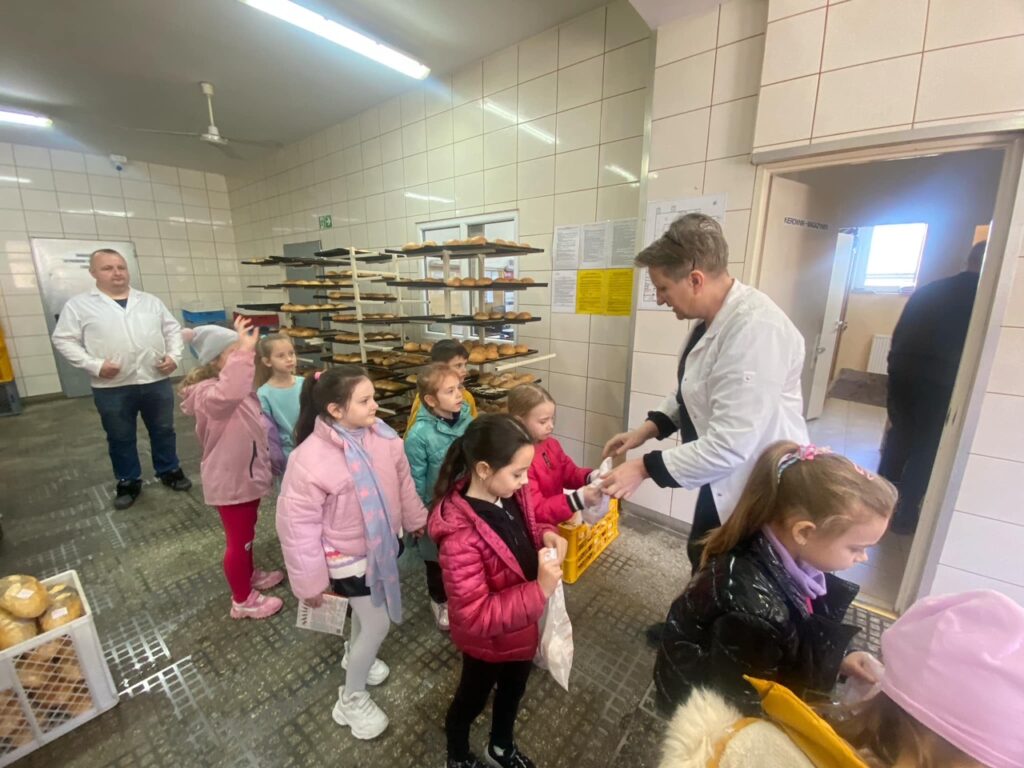 Poznajemy zawód piekarza grupa ''Pszczółki''