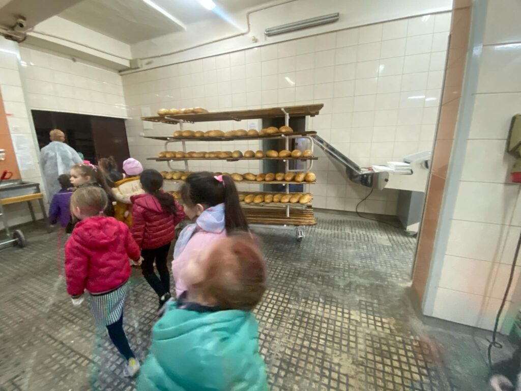 Poznajemy zawód piekarza grupa ''Pszczółki''