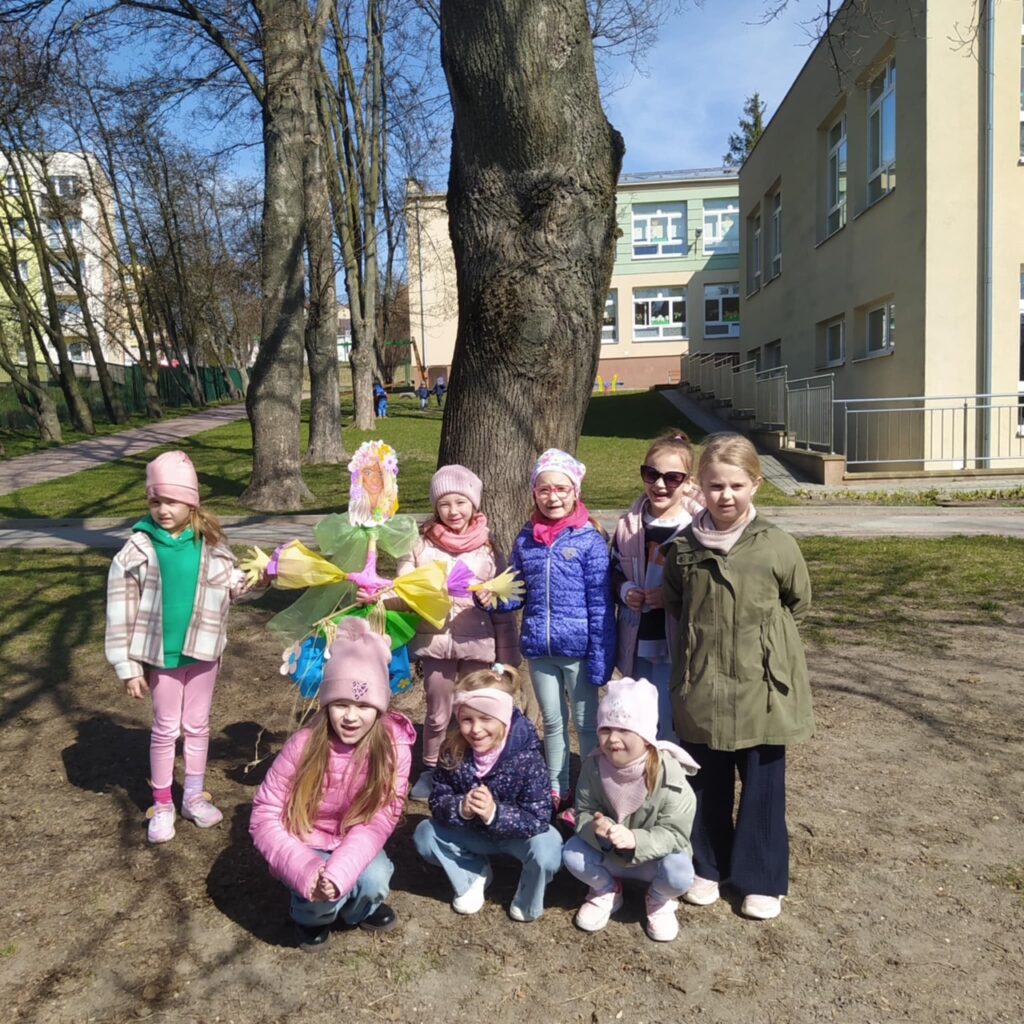 Pochód z Marzanną grupa ''Tygryski''