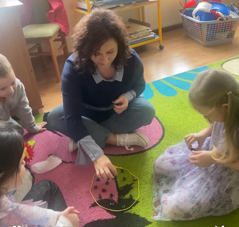 Kamyczkowe szaleństwo grupa ''Pszczółki''