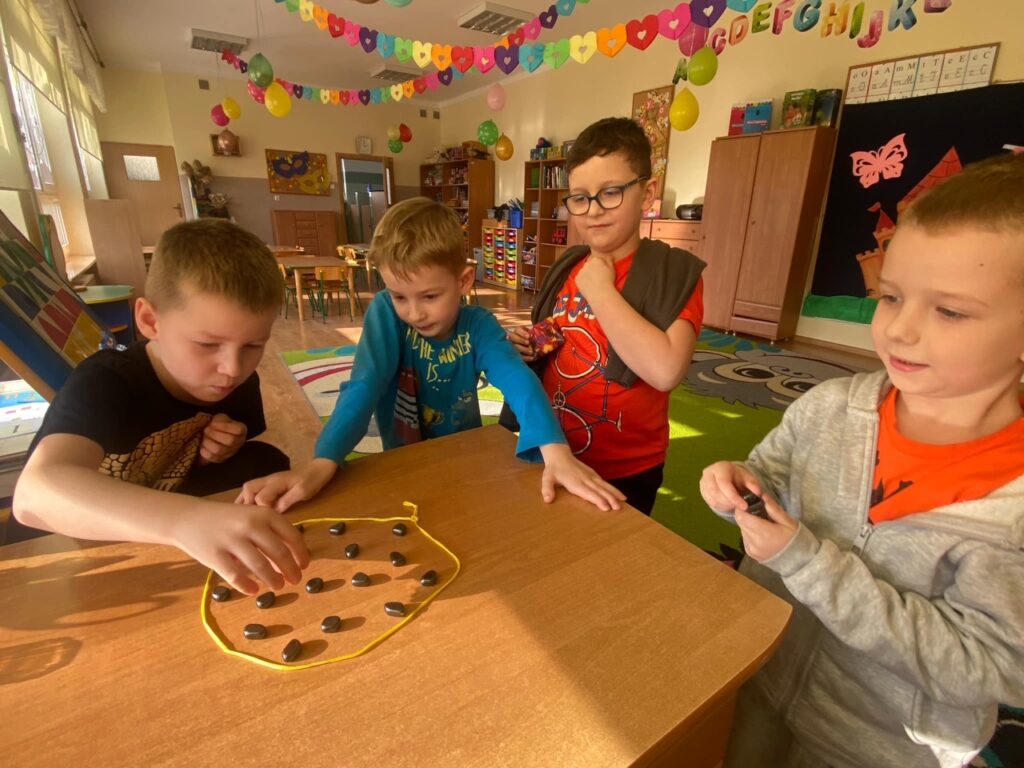 Kamyczkowe szaleństwo grupa ''Pszczółki''