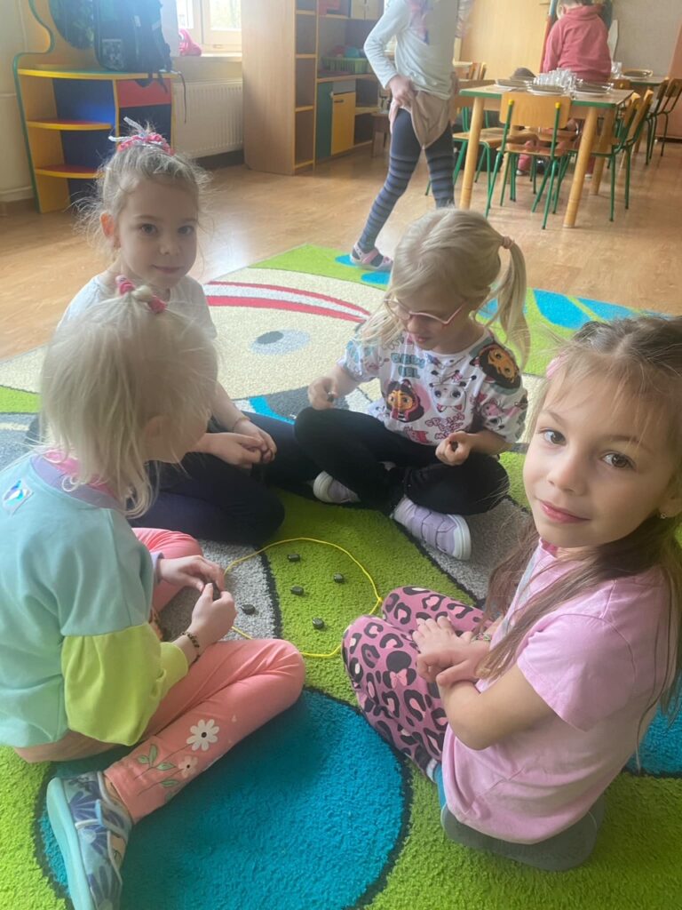 Kamyczkowe szaleństwo grupa ''Pszczółki''