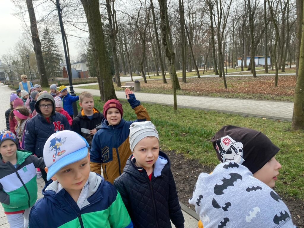 W poszukiwaniu wiosny grupa ''Pszczółki''