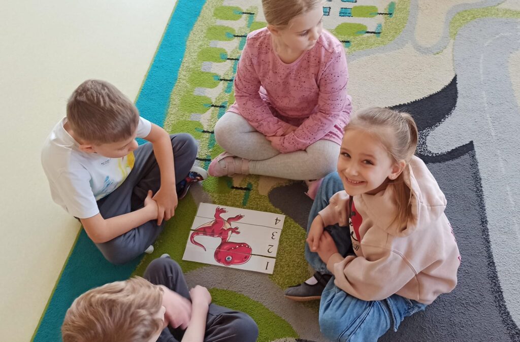 Zabawy z dinozaurami grupa ''Tygryski''