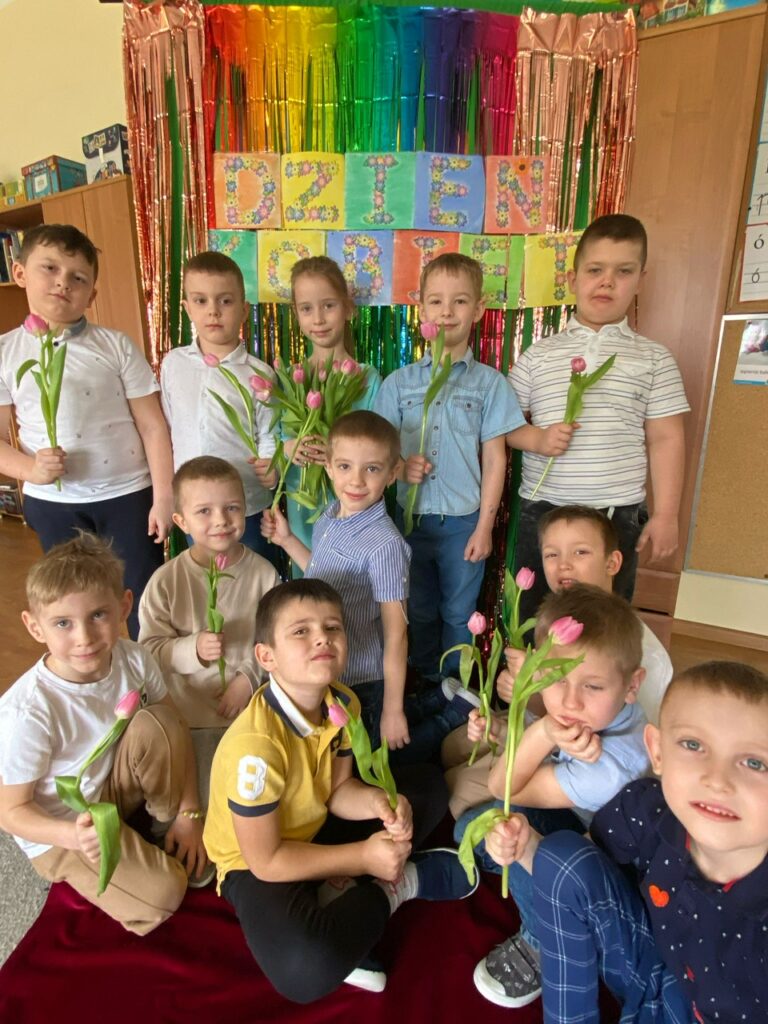 Dzień Kobiet w grupie ''Pszczółki''