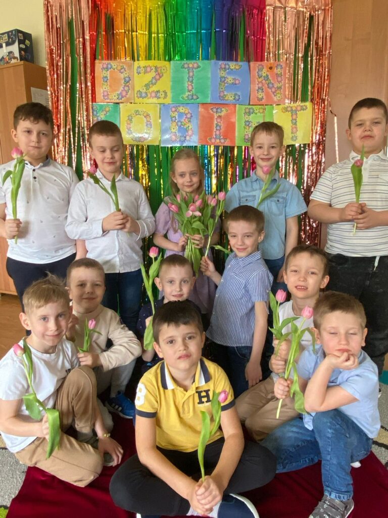 Dzień Kobiet w grupie ''Pszczółki''