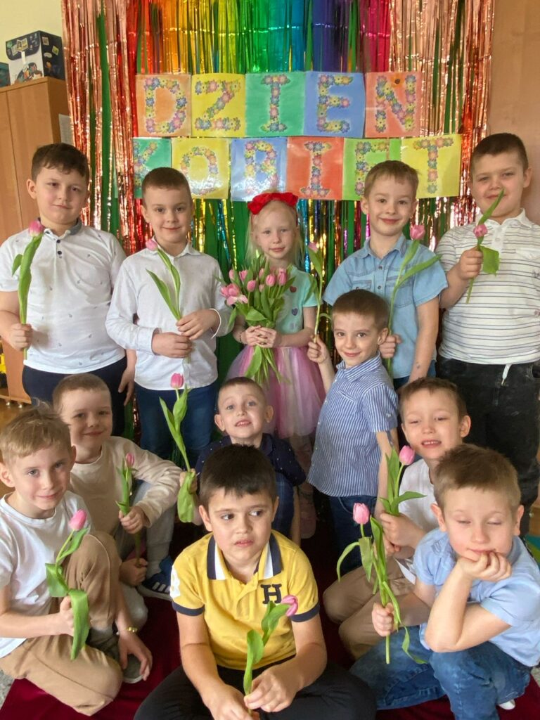 Dzień Kobiet w grupie ''Pszczółki''