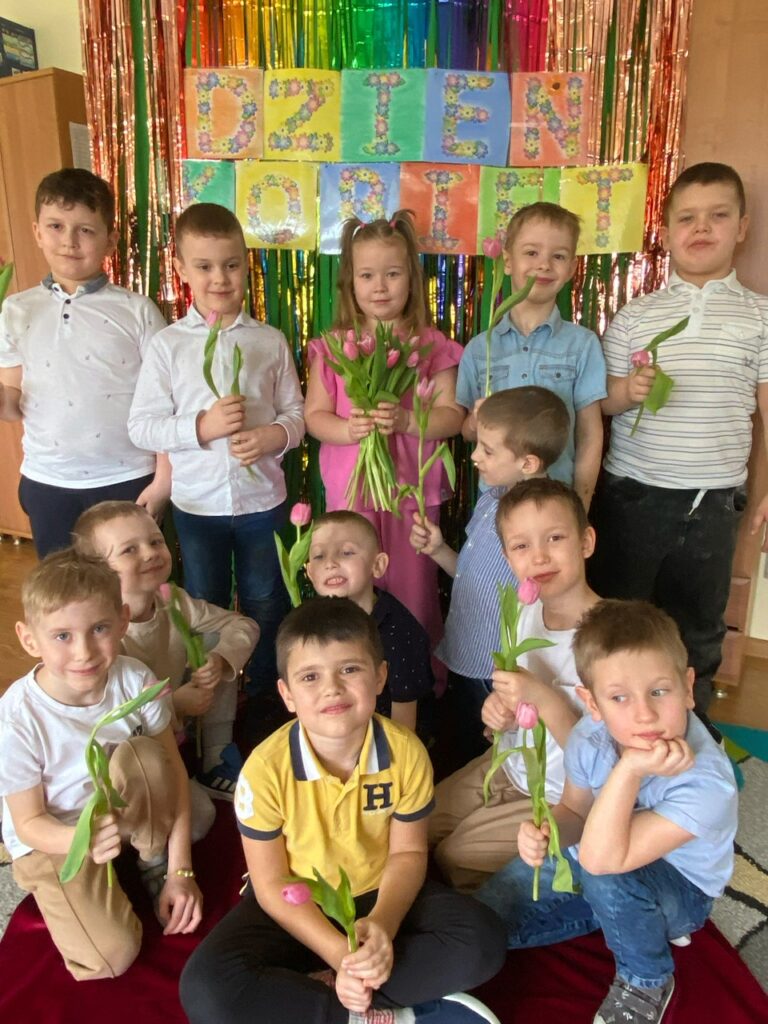 Dzień Kobiet w grupie ''Pszczółki''