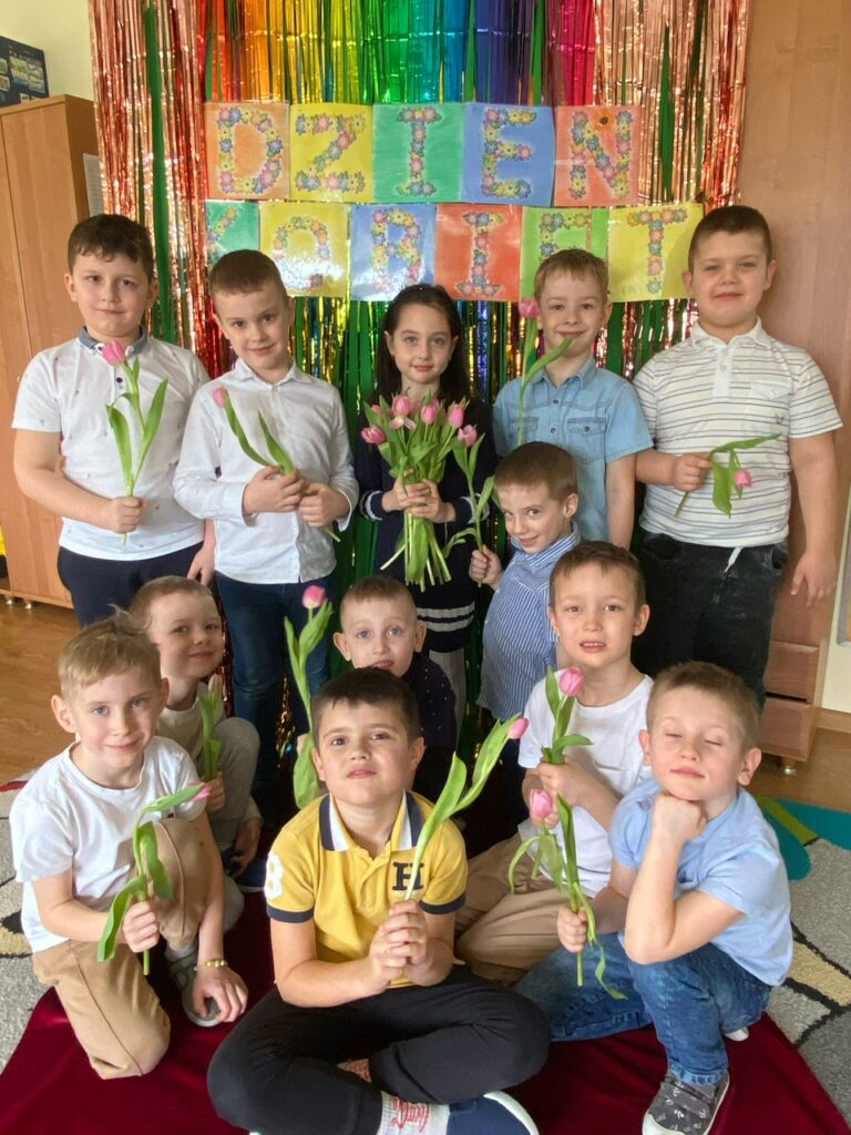 Dzień Kobiet w grupie ''Pszczółki''